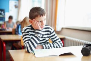 Ensinando a Autonomia: Estratégias para Crianças com Dificuldades de Concentração